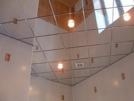 Plafond cassette dans la salle de bain