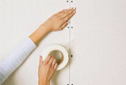 L'utilisation de ruban de finition pour lisser les joints