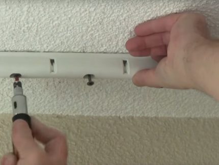 Fixation des bandes de support